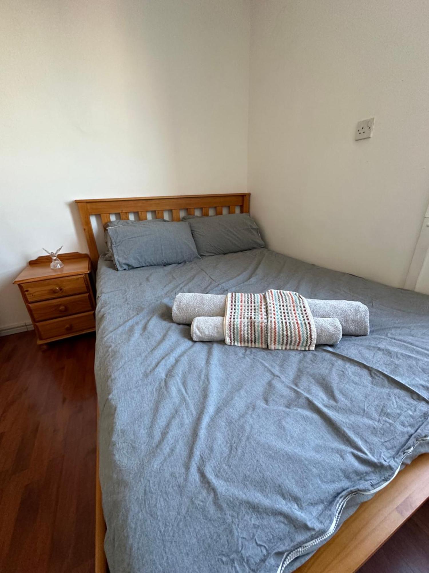 Bed and Breakfast Elkington Point Лондон Экстерьер фото